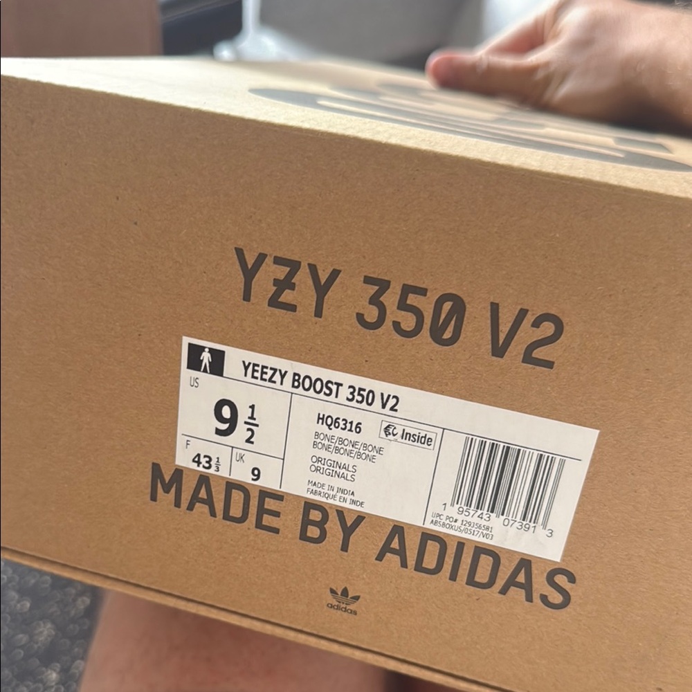 Adidas YZY 350 V2 in Bone HQ6316 Yeezy never worn